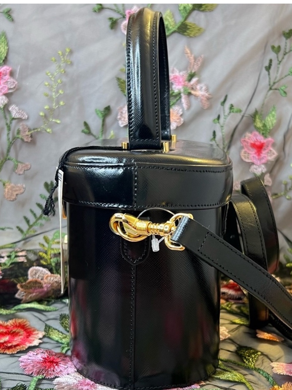NWT! VERSACE Vanity Bag in Shiny Black Calfskin with Gold Hardware - Picture 3 of 11